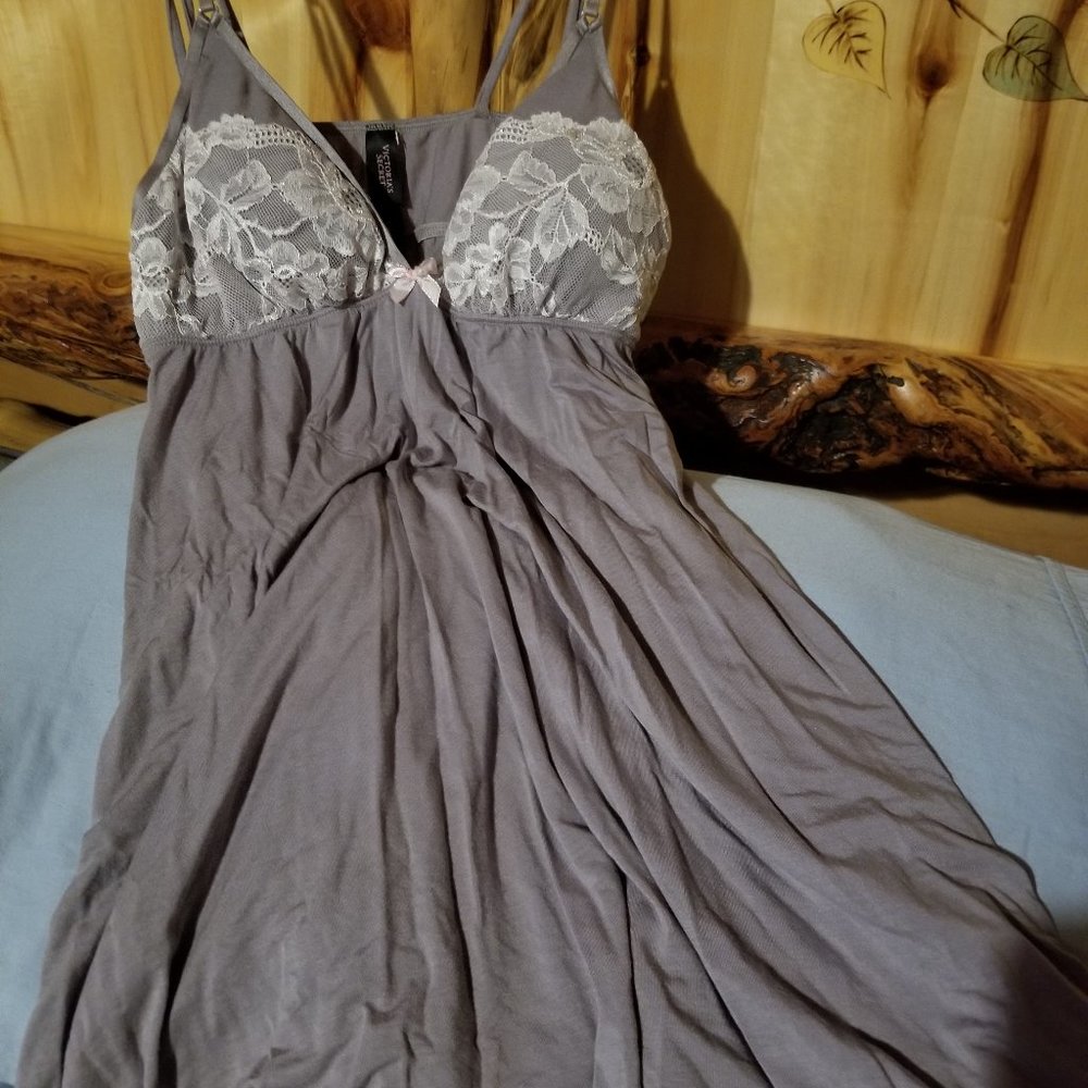 Victoria's Secret Chemise Slip   Grey with lace.  Sz L  EUC